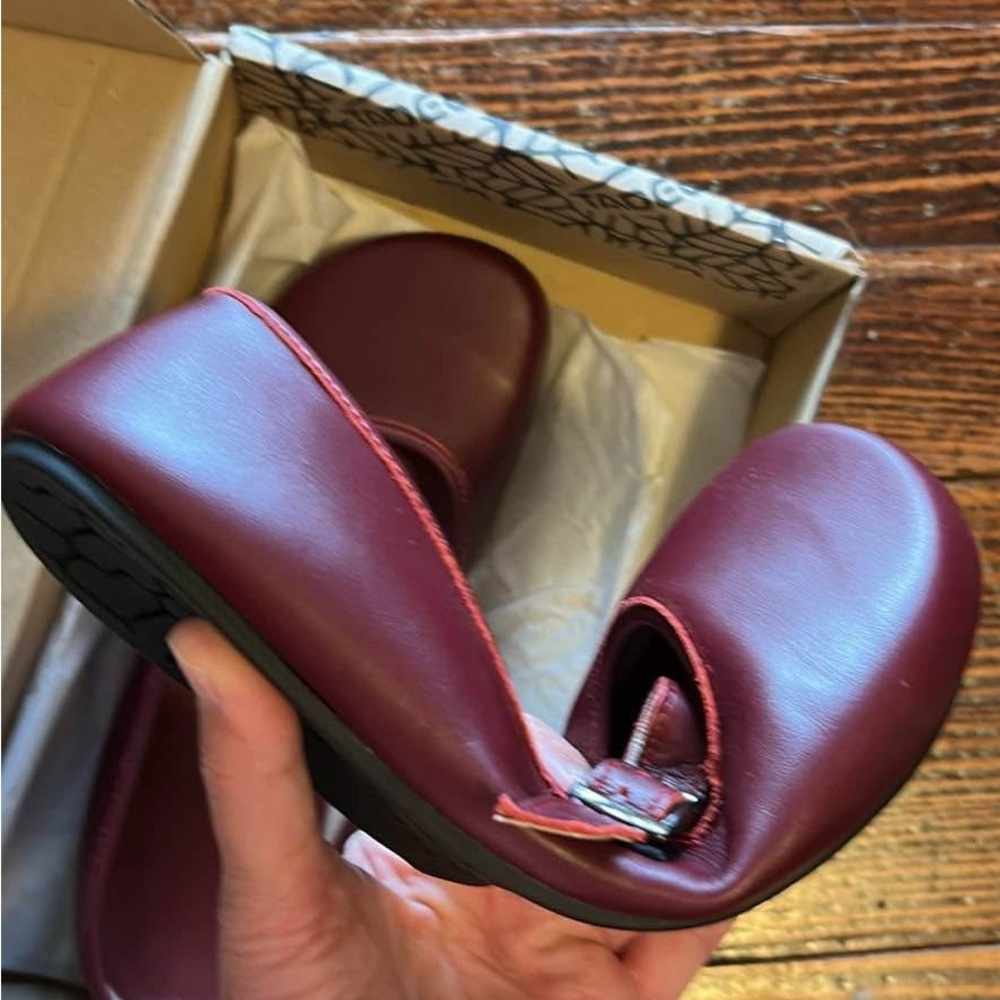 Red Mary Jane Shoes - Picture 4 of 7